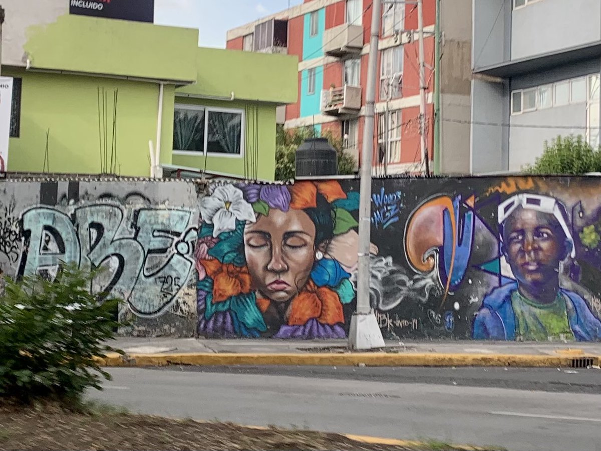 Howdy #traveltribe, today's #FlashbackFridayz theme is #StreetArt! 👉Tweet pics using #FlashbackFridayz 👩‍🎨Tag hosts @Adventuringgal @TravelBugsWorld @jenny_travels @AOAOxymoron + guests @LiveaMemory @GuessWhereIWent @Chalkcheese111 Retweet & share the❤️! 📸 Mexico City