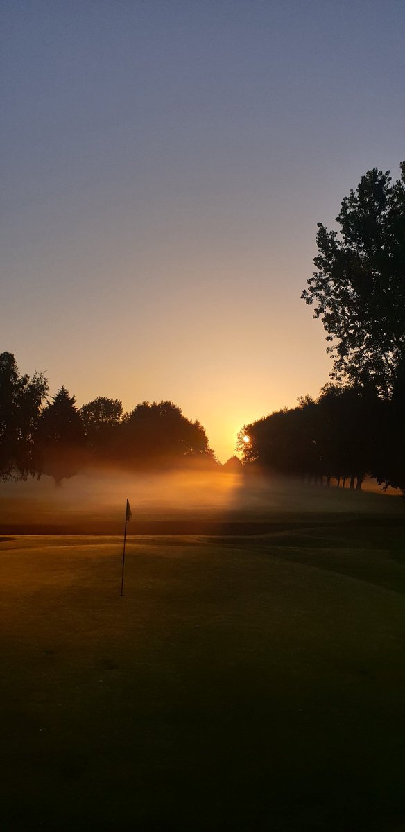 AdamBarton91's tweet photo. 1 of the many reasons why I love my job. @derby_golf looking picturesque this morning with a beautiful sunrise. @chrisc1206 https://t.co/jg6Q2wSWHF