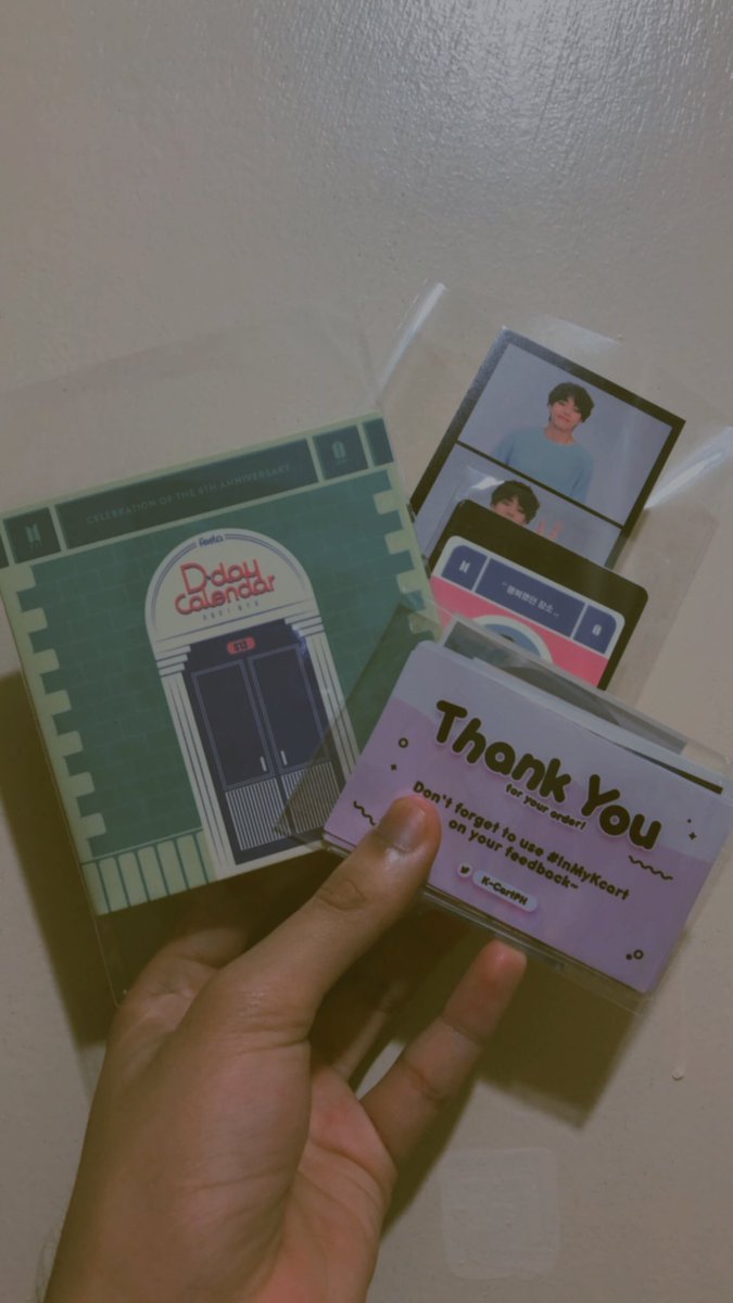 STR4WB3RRYTAE_'s tweet photo. received my bts festa d-day calendar Tete set ￼ thank you so much 
@K_CartPH and @vmscart for the pasalo! I am sooo heppy happy!
 (๑˘︶˘๑) https://t.co/TJ8YhNAEvP
