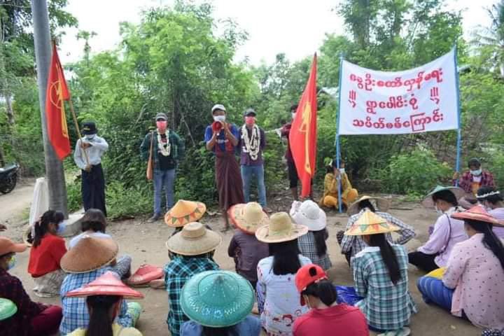 KSWin26's tweet photo. On July 17, residents of Northern Salingi and Eastern YinmarPin ,Sagaing went on a collective strike to overthrow the military dictatorship.   JUNTA USES COVID AS WEAPONS #July17Coup #WhatsHappeningInMyanmar https://t.co/WZWJvxrkXU