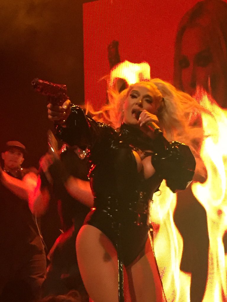 Trey_Maraj's tweet image. Love you @erikajayne! I only wish the BEST for you and your journey in life!! It was such a pleasure meeting a Queen like yourself. This was honestly one of the best nights of my life &amp;amp; my bestie got to enjoy it with me!! Love youuu!! ♥️♥️♥️ #PrettyMess #ErikaJayne