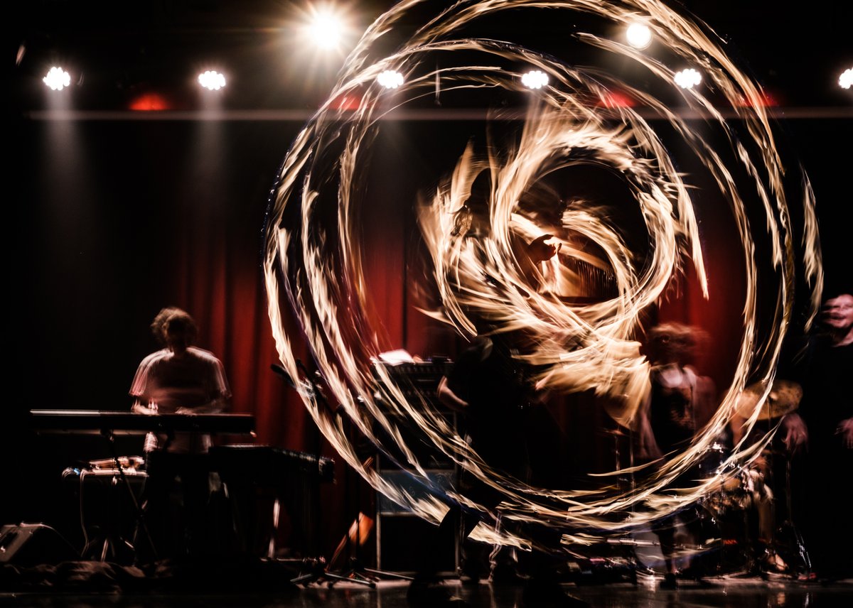 koko_teatteri's tweet photo. Jazz Meets Theater/Dance/Circus 2021 on nyt täällä! Yhteistyössä @KokoJazzClubHki ja @agitcirk Lauantaina 17.7.2021 klo 19 ➡ Liveliput TIKETTI: https://t.co/rWVBeu5umE ➡ Livestriimiliput KokoTeatterin verkkokaupasta: https://t.co/9gS0BRKmtV #jazzmeets #teatteri #tanssi #circus https://t.co/Lr2C2Eml2F