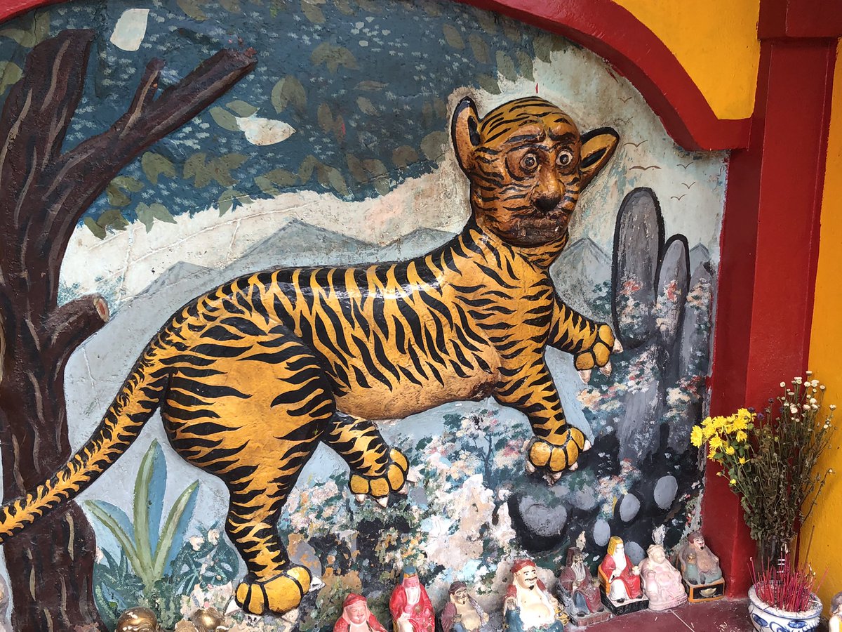 vietnamhottakes's tweet photo. Fearsome Tiggers. Beware! #hcmc #pagodas #virtnam https://t.co/5kfd82uTA0