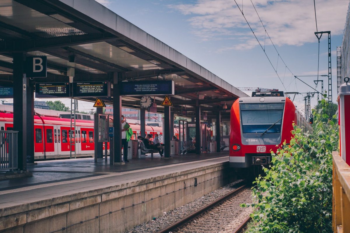 SaveATrain's tweet photo. The future is going to be bright - https://t.co/NJeUtcOKHi #eib #railfunding #railfunds #trainemu #trainprocurement #procurement #munchen #munich #hauptbahnhof #bahnhof #sbahn #bahn https://t.co/NnvSVlqrC5