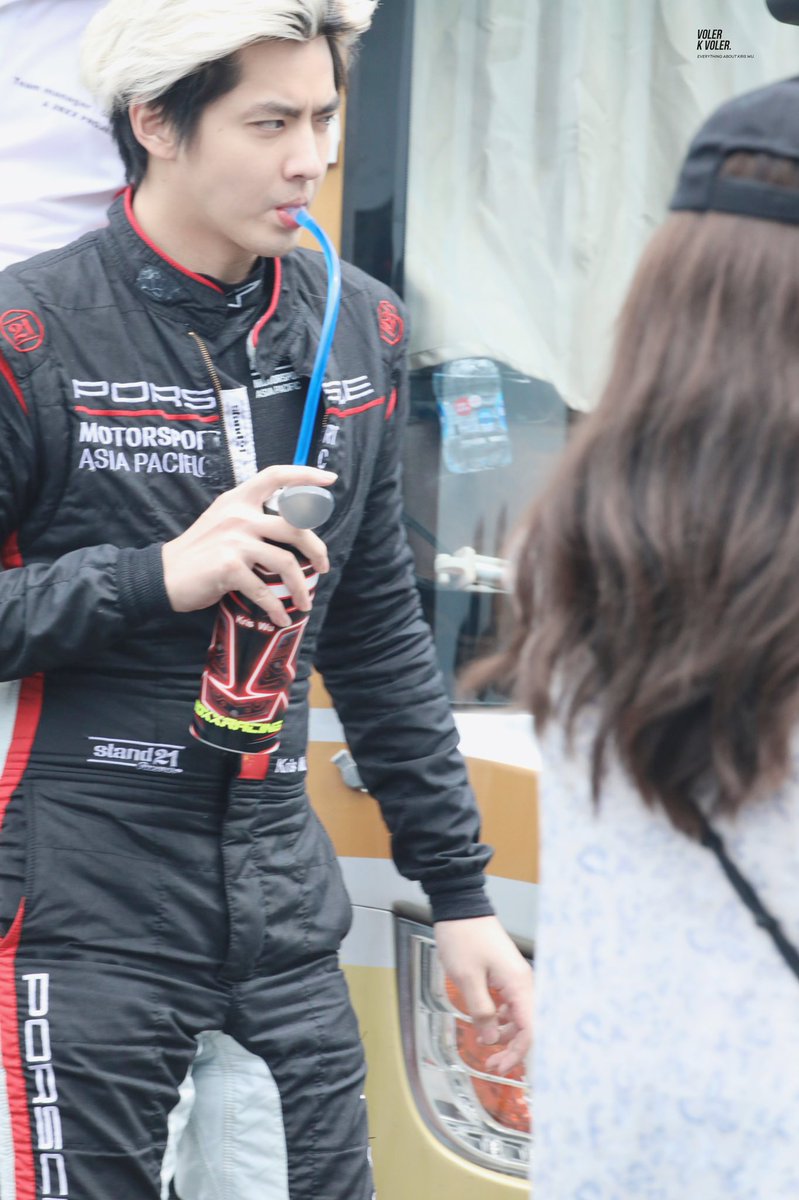 KrisBar_WuYiFan's tweet photo. 210717 @KrisWu Kris Wu at Porsche Sports Cup China Ningbo station🏁

I can see your smile in the helmet~
Fanfan’s bottle is so cute!
Good luck, my boy!

Cr: voler_K_voler
#KrisWu #KrisWu20XXRacing 
#KrisWu20XXPSCC https://t.co/KlkFBUmBAC