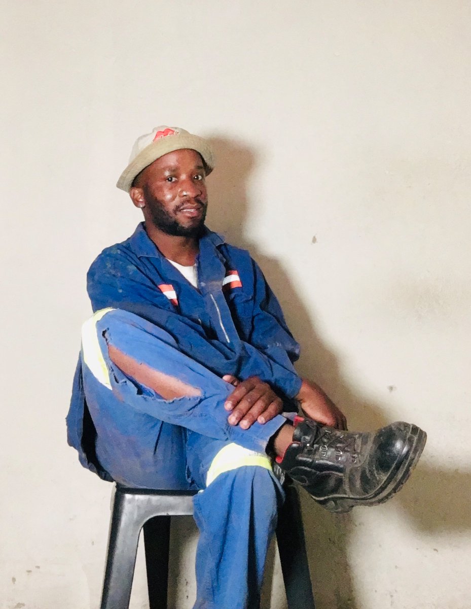 Mokirithabo's tweet photo. @FloydShivambu @FairJoy_ZA Nna le Cassper ra swana net quality ya camera yaka is bad https://t.co/Y9QCoQ8qv5