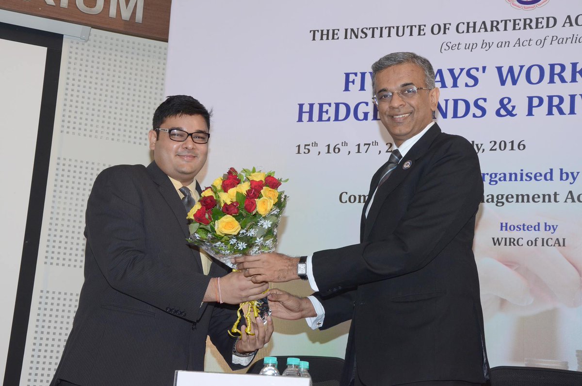 CareerTopper's tweet photo. #Throwback to our Workshop on Hedge Funds & Private Equity at the ICAI, BKC, conducted 5 years back!
It was an honour to be felicitated by Vice President of ICAI - Mr. Nilesh Vikamsey with a token of appreciation
WIRC ICAI #motivation #positivevibes #inspiration #icai #wircicai https://t.co/gZYHYsH384