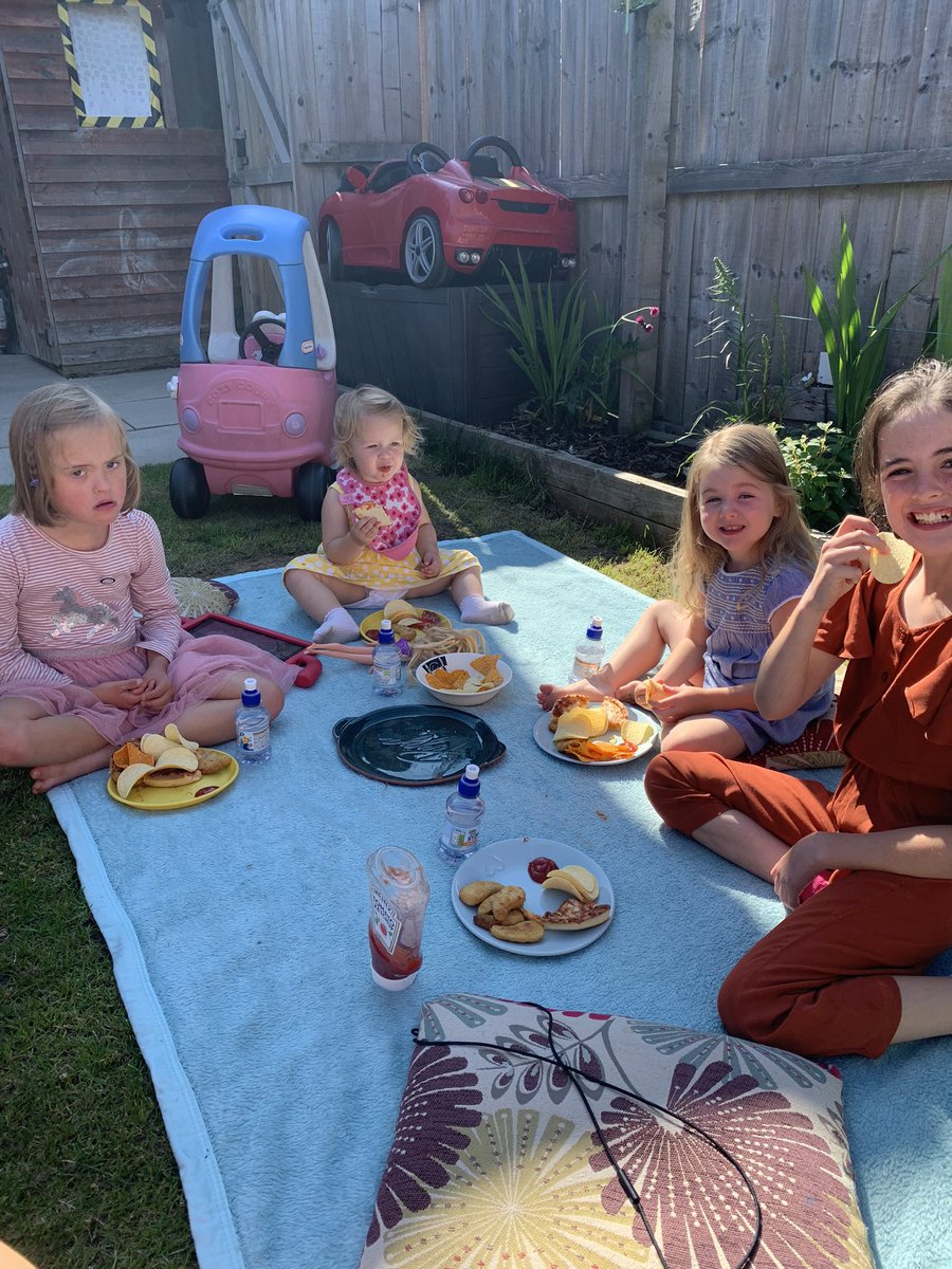 LauraWi47390911's tweet photo. Little party for Isobelle to celebrate her Pride Award 🏆 @holling1 @SharmanHPS https://t.co/kCaqXcHdno
