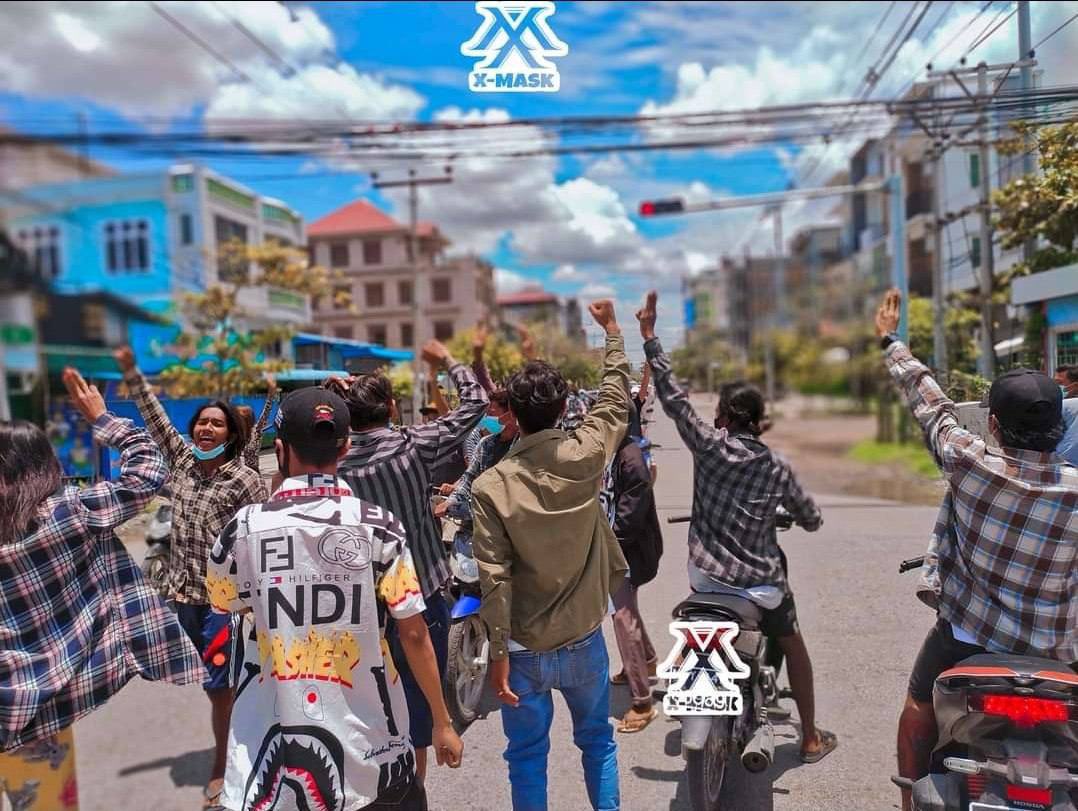 KSWin26's tweet photo. Famous Mandalay MyaTaung Strike marched with all the fearless protesters this afternoon to overthrow the genocidal military dictatorship.   JUNTA USES COVID AS WEAPONS #July17Coup #WhatsHappeningInMyanmar https://t.co/GCbVrwZeH3