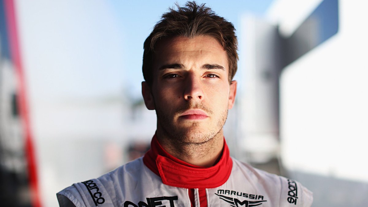 victorabadf1's tweet photo. Nos dejó demasiado pronto tras muchos meses de lucha desde aquella oscura noche en Japón. Su legado ya ha ayudado a muchos otros pilotos. Y se le echa de menos.

Hoy, hace ya 6 años, nos dejaba Jules Bianchi. https://t.co/Z2dsCCKW4N