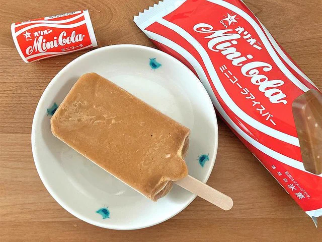 あの懐かしの味がアイスに！？「オリオンミニコーラ」のアイスバーが登場！