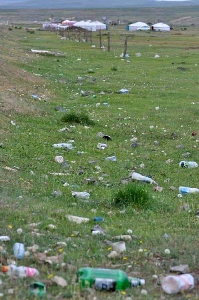 Эх оронч байхын тулд их зүйл хэрэггүй ээ. Хужааг зодмоор, 76-г буудмаар санагддаг байх албагүй. Зүгээр л эх орноо гэр орон шигээ хайрладаг байхад л болно...