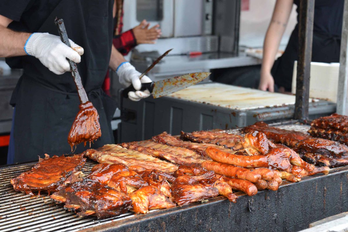whitbyribfest's tweet image. We can’t wait to see you today at Whitby Ribfest Drive-thru! Pick up your delicious ribs, chicken, sausage, &amp;amp; more from our fantastic Ribbers, &amp;amp; don’t forget to stop by Ontario Corn Roasters and @tinytomdonuts.
Open 11 am - 8 pm today &amp;amp; tomorrow at the Whitby GO Station (SE lot).