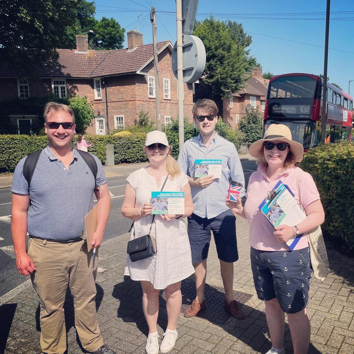vmbarton1985's tweet image. Fantastic morning on the doorstep for @wandsworth @Conservatives in support of our fantastic @PutneyCons Councillors @ianLewer1 and @steffisutters and local champion @PaddyReid10! #SlipSlopSlap #ToryCanvass 😄☀️👒🕶🧴 💙