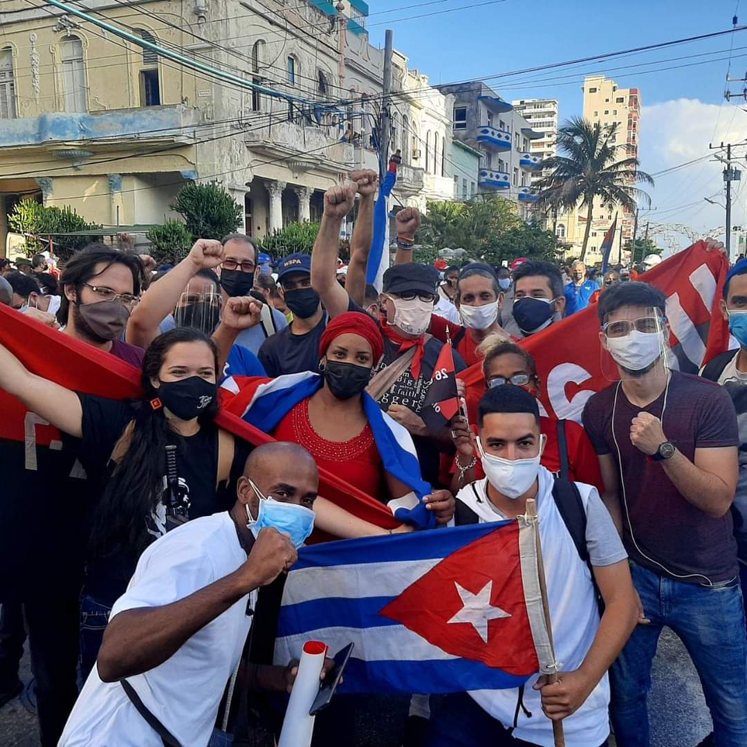 PresidenciaCuba's tweet photo. Que viva #Cuba 🇨🇺 soberana, independiente y socialista. 
PONLE CORAZÓN a la Patria, al socialismo y #Venceremos
#JuntosPodemos porque #SomosCuba
📷: el pueblo de #Cuba 🇨🇺 https://t.co/2ijmMcKdRP