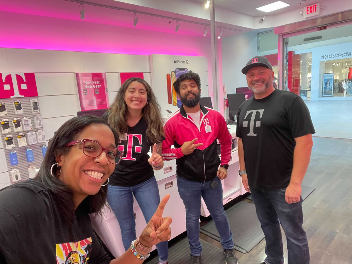 Great visits on the Coast this week with @_DMDaniella !  Looking forward to seeing the surge rise back to the top at @ExpStores #sunbeltsavages #coastalsurge #besavagenotaverage @kfsiller @RyanWarnerEXP