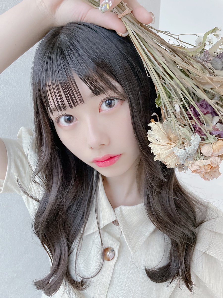 まゆゆか S Tweet 千葉恵里 ちばえりい ちゃん チームa 17歳 恵里とかいてえりいと読みます テレビに出るたびにめちゃめちゃ注目される顔面のバズりツインテールガール そしてめっちゃくちゃ細い 個人的にパーカーにシャツ重ねた衣装大好き Akb48 音楽の日