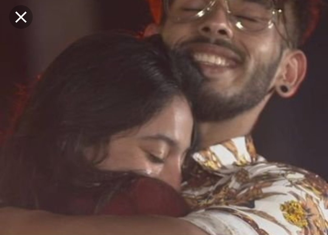 Fatimakhan9930's tweet photo. That sukoon wala hug 
VYORUSHI IS AN EMOTION
#westanvyorushi https://t.co/MJN6JfThDB