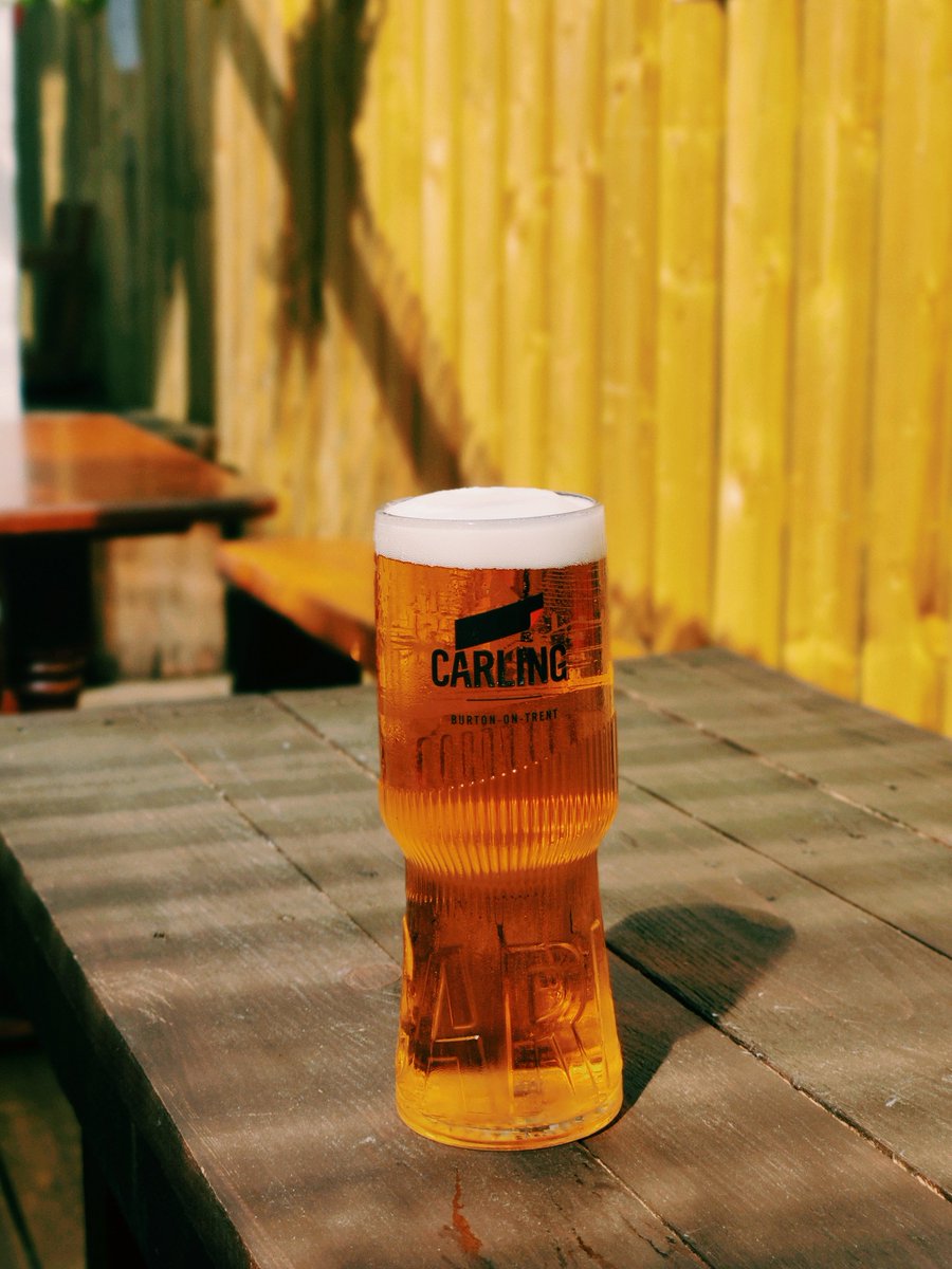 Roddensbar's tweet photo. A beautiful day for a beautiful pint ☀️🍻 #WildAtlanticWay  #buncrana https://t.co/uMQmSGjVNe