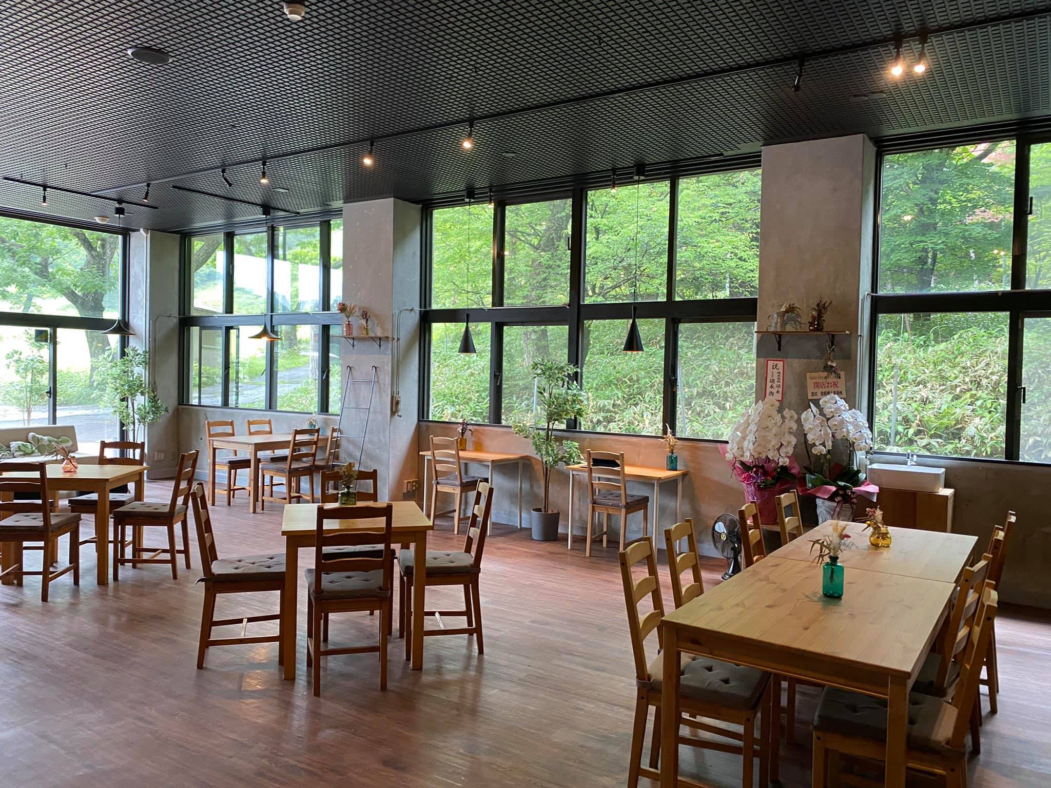 山本龍 A Tuwita 県立赤城公園ビジターセンターにカフェがオープン 赤城山の県立赤城公園ビジターセンターに 赤城山を 世界に誇る生ハムの産地に をビジョンに掲げる ヒュッテハヤシ がカフェをオープン 木曜日 日曜日 11時から17時まで 赤城山 ヒュッテ