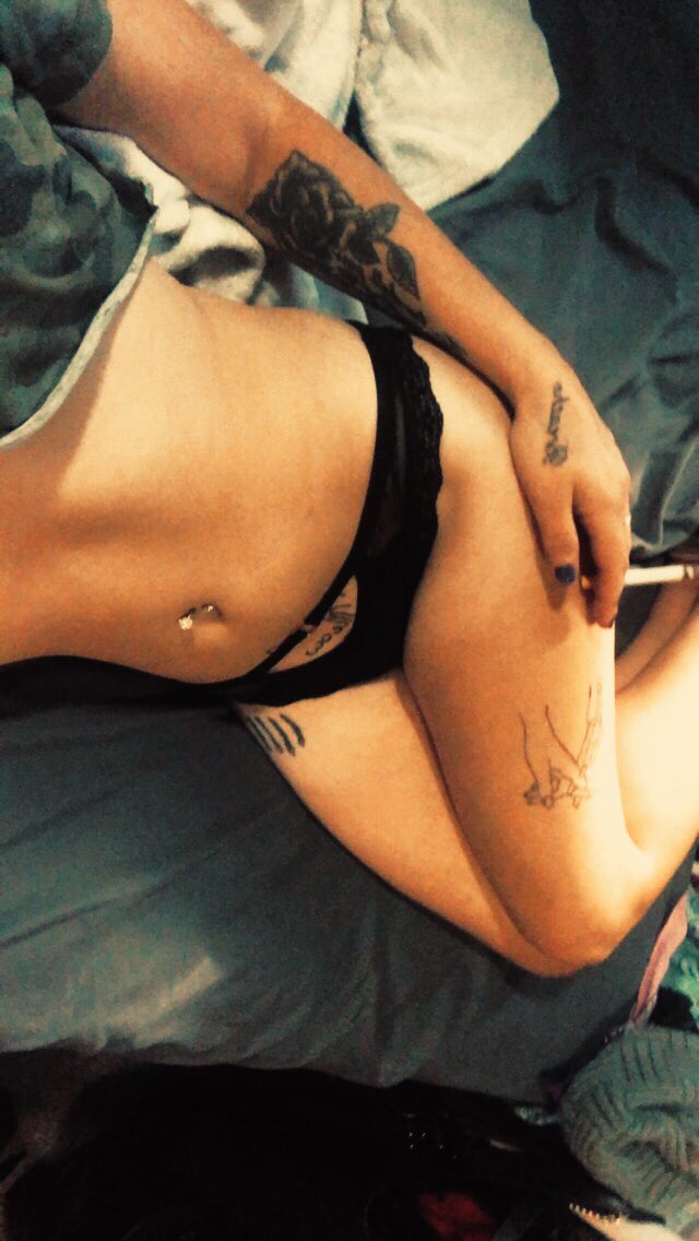 Liability4L's tweet photo. DM me to see more 😘💦 cash app ONLY. $4everaliability. Selling content 💋Feet pics. Feet videos. 👣 Solo toy play. Solo masturbation. 💦💦 https://t.co/xGHwnrUXxM