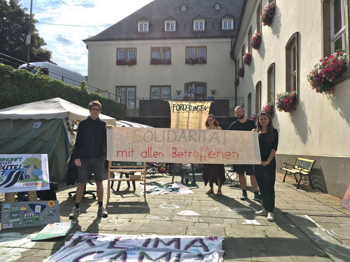 Solidarität mit den Betroffenen der #ueberschwemmung #Hochwasserkatastrophe #Umweltkatastrophe 
Unserer Forderung haltet Paris ein!!!!