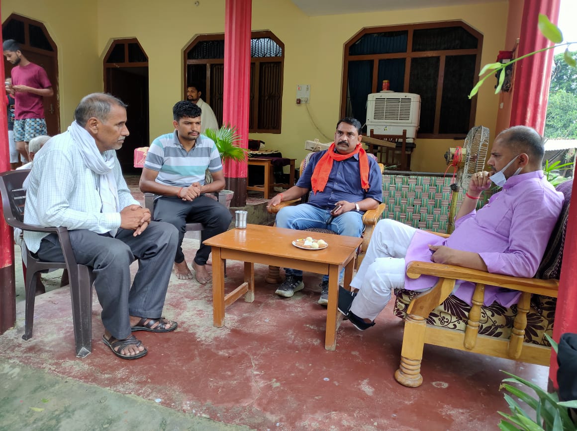 IndraPTiwari's tweet photo. भारतीय जनता पार्टी चौरे मण्डल अध्यक्ष श्री नंदकिशोर सिंह जी के निधन उपरांत आज उनके घर पहुँचकर शोकाकुल परिजनों से मिलकर ढ़ाढस बधाया तथा शोक संवेदना व्यक्त किया ।

ईश्वर दिवंगत आत्मा को अपने श्रीचरणों में स्थान प्रदान करें ।

ॐ शांति: ॐ शांति: ॐ शांति: https://t.co/VTYsHH7r8y