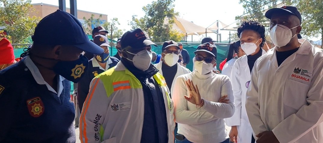 BojanalaDOH's tweet photo. NW Premier Prof. Job Mokgoro has deployed MECs of different Departments throughout the province to check compliance and register for #COVID19 #VaccineRollOutSA at the Malls.
@NorthWestDOH MEC Sambatha is joined by the Rustenburg Mayor Khunou at Boitekong Mall. @NWPGOV https://t.co/mqWfISHB4v