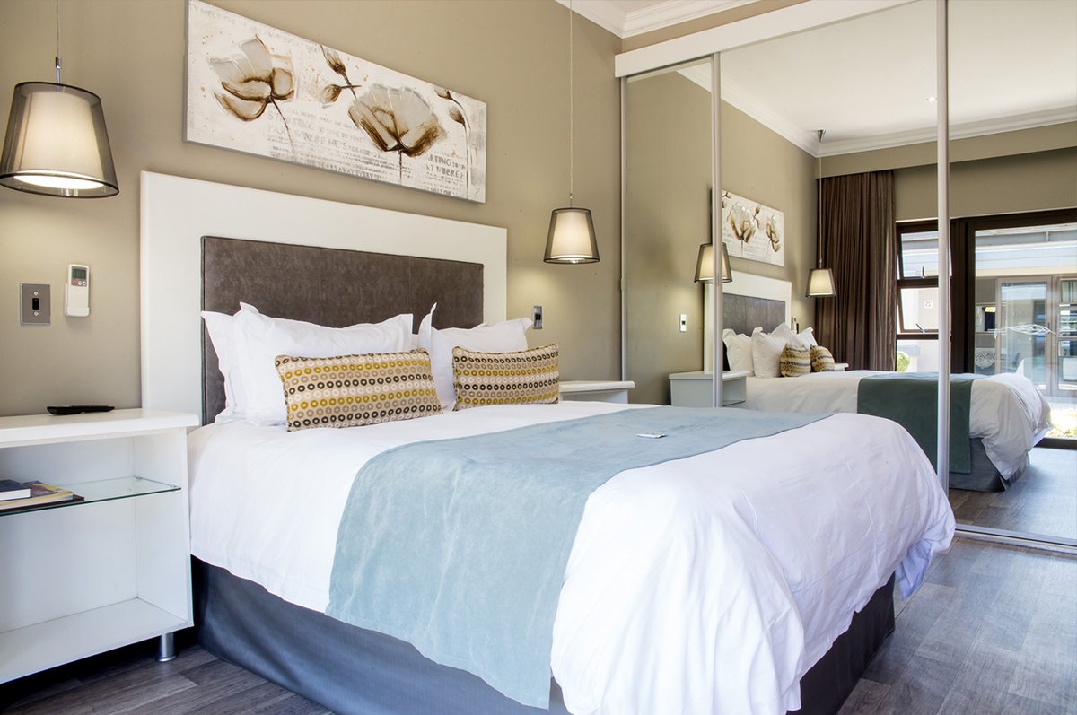 HotelBookingsSA's tweet photo. Welcome to Appledew Guest House - a great little luxurious gem in Standerton, Mpumalanga. 
Find out more about this gorgeous guesthouse here - https://t.co/ROlrrrrRLh 
#AppleDewGuesthouse #Travel #Guesthouse https://t.co/qphudNUyxc