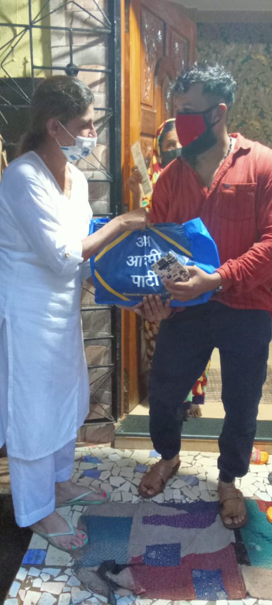 AAPGoa's tweet photo. Ration distribution by AAP Vice President Adv Pratima Coutinho in Navelim https://t.co/feJgjapyCK