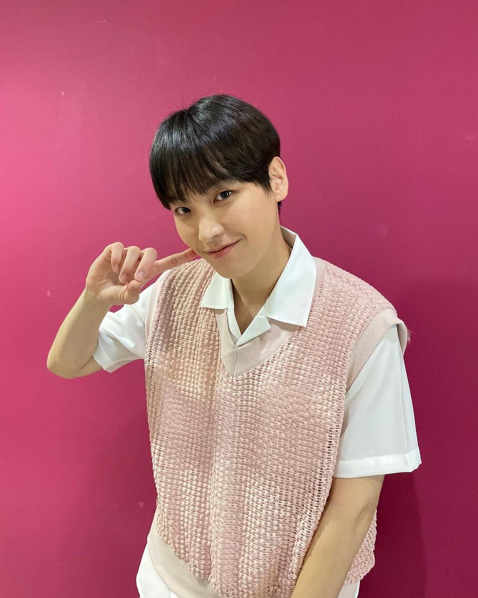 mycutieyoon's tweet photo. 아 개웃기다
같은그룹 같은배경
형                                      동생 https://t.co/nWNVgegU2n