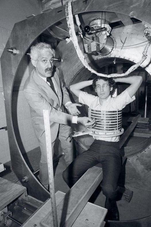 TheScarmind's tweet photo. 44 years ago Dr. Raymond Damadian, an #American physician of an #Armenian descent was the first to perform MRI (Magnetic Resonance Imaging) on a human; on his assistant Larry Minkoff. https://t.co/Y1yNae6ekW