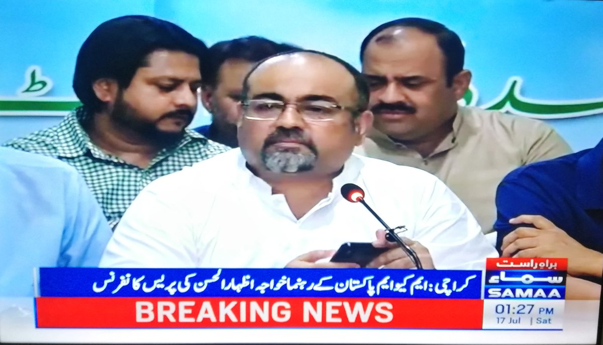 AKY_Rockbit's tweet photo. خواجہ اظہار الحسنؔ کی پریس کانفرنس
کراچی کا پیسہ کراچی پر نہیں لگ رہا۔
بار��یں شروع ہونے سے پہلے ہی شہر کچرے کے ڈھیر کا منظر پیش کرنے لگا ھے۔
کے الیکٹرک کی بے حسی بھی عروج پر ھے۔
واٸسرے سندھ اپنا پیادہ بطور ایڈمنسٹریٹر لگانا چاہتے ہیں۔
@Fsnaqvi
@AmirZia1
@KElectricPk
@tariqmateen https://t.co/FZXhHPEeI7