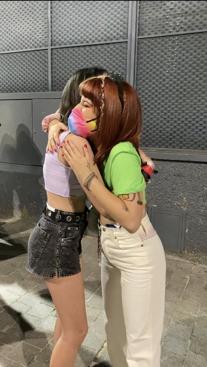 ppaulacaano_'s tweet photo. sigo sin creérmelo literal, alba t quiero😭💗 @_albxreche https://t.co/aTLxzYIo8x