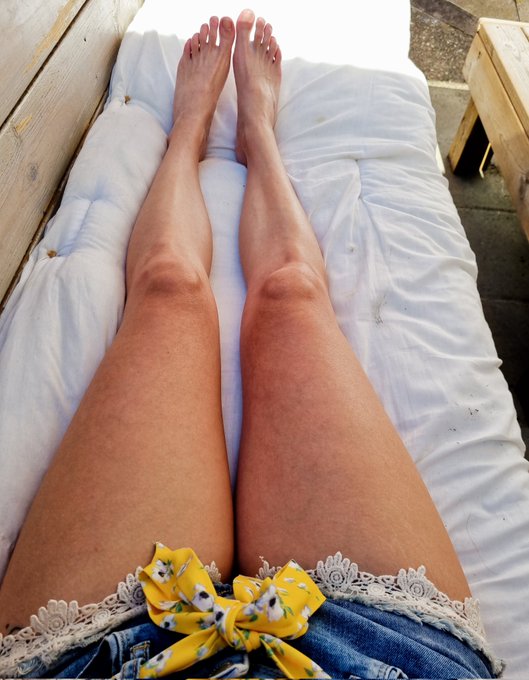 Loving this hot weather 🔥 https://t.co/VmJn8RLUfU