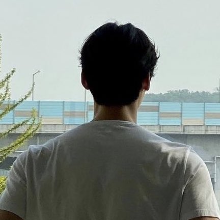 hyun_uest's tweet photo. 동글동글 뒷통수 근데 이 분 어깨가 점점 넓어지시는데 .. https://t.co/h2i8ZZsPEC