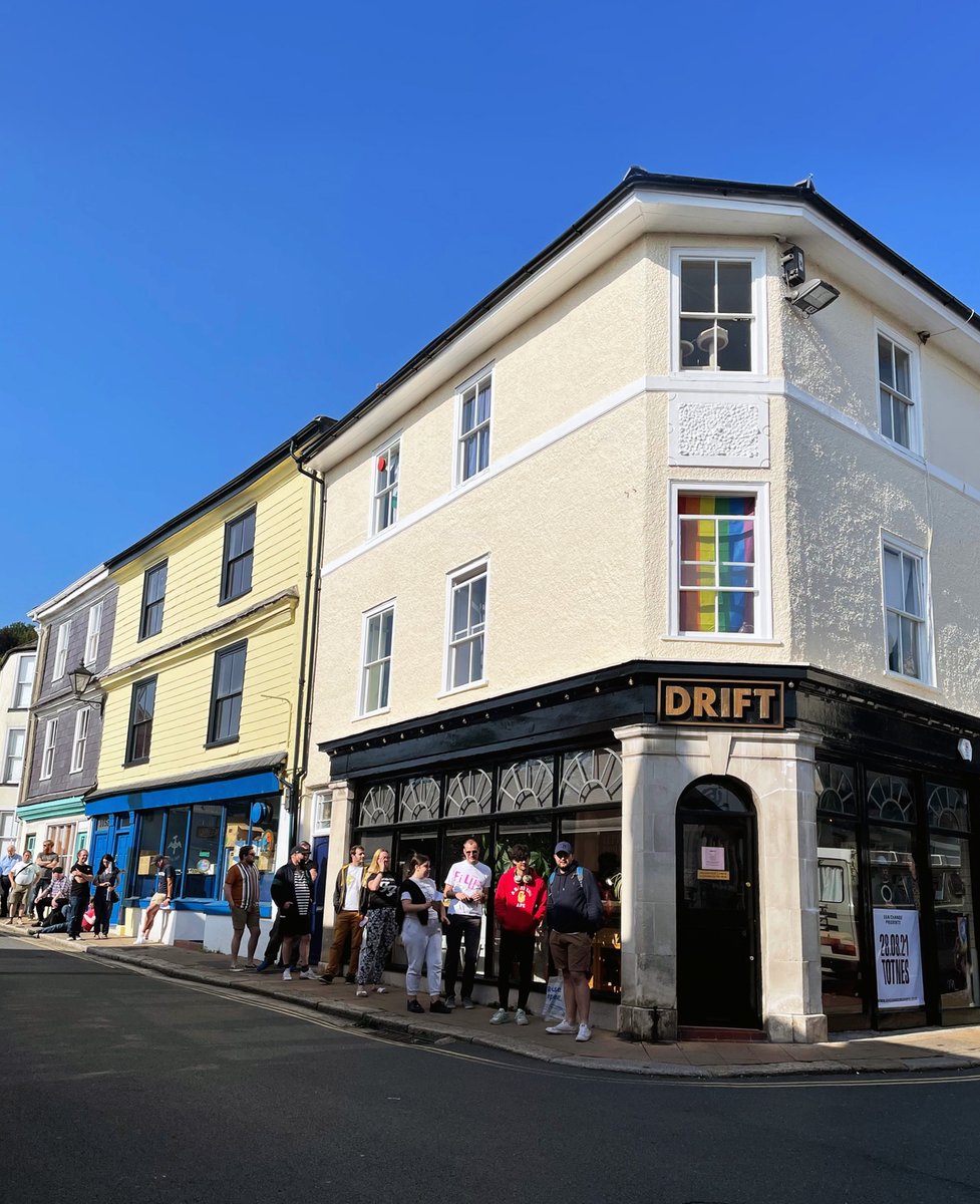 ☀️ We had a queue of diligent, sunny morning shoppers. We read their lists and filled their bags.

We're now here for limited browsing.

We'll be online at 6pm.

Happy Record Store Day!

#RSD21 #RSDDrops #RecordStoreDay