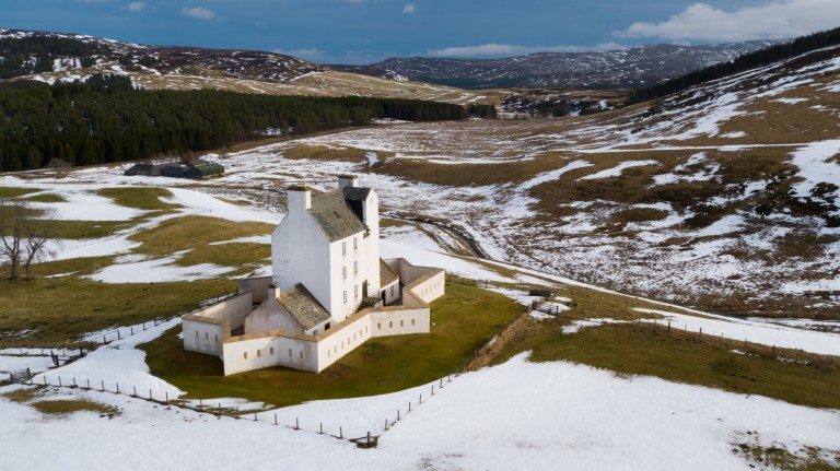 welovehistory's tweet photo. For atmospheric photos, the lonely location of Corgarff Castle will never let you down! 

Over the years it's been a noble residence, an army base and once briefly housed a distillery 🥃 Read more at https://t.co/fAHobRvBEO

#CastleFest https://t.co/iUnzhd60qz