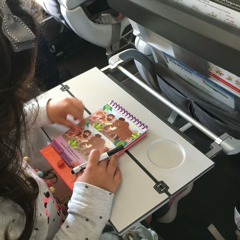 sequoia_mz's tweet photo. Os nossos livros de actividades a entreterem a criançada. 🛩☁️😉

#sequoiamz #viajar #livrosdeactividades #enigmas #diferenças #labirintos #LivrosParaCrianças https://t.co/5ALqx9cOBv
