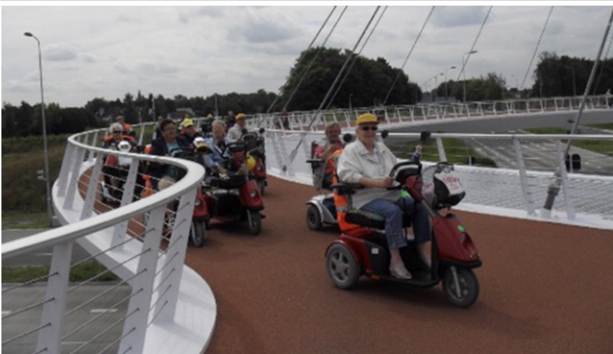 LCyclable's tweet photo. Les élus qui utilisent le #handicap comme raison pour ne pas créer des pistes cyclables - et j’en connais! - montrent leur incapacité à se mettre à la place de l’autre et à repenser la société. Le vélo est le moyen de transport le plus démocratique et libérateur qui soit! https://t.co/MBNq0wqT5a