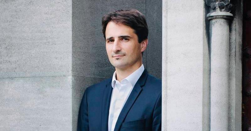 libe's tweet image. 🪦 @benoit_gallot, croque vivant

Promenade d’entre-tombes avec le conservateur du Père-Lachaise à Paris, qui photographie à ses heures perdues corneilles et renards pour montrer qu’il y a aussi de la vie dans un cimetière. liberation.fr/societe/ville/…