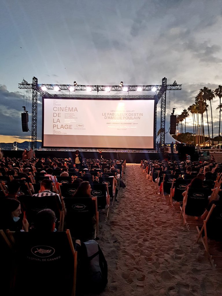 Le Fabuleux Destin d’Amelie Poulain a rassemblé 1200 personnes sur la plage du <a href="/Festival_Cannes/">Festival de Cannes</a> hier soir. 20 ans après, la magie de ce film culte opère toujours 💫#Cannes2021