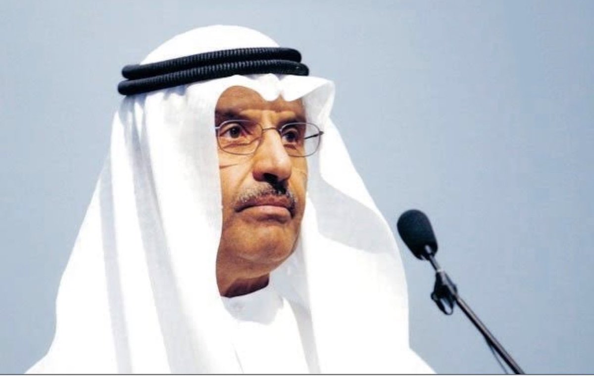 هذا الرجل له من بعد الله تعالى فضل علي. كنت قد أتممت الماجستير ولكن انتهت البعثة لأنها كانت بعثة ماجستير فقط. كان حينها وزيرا للتربية والتعليم. تمكنت من مقابلته دون صعوبة تذكر وقدمت إليه طلب بعثة الدكتوراة فوافق عليها دون تردد ولم يكن يعرفنى. رجل دولة ومسئول من الطراز الأول