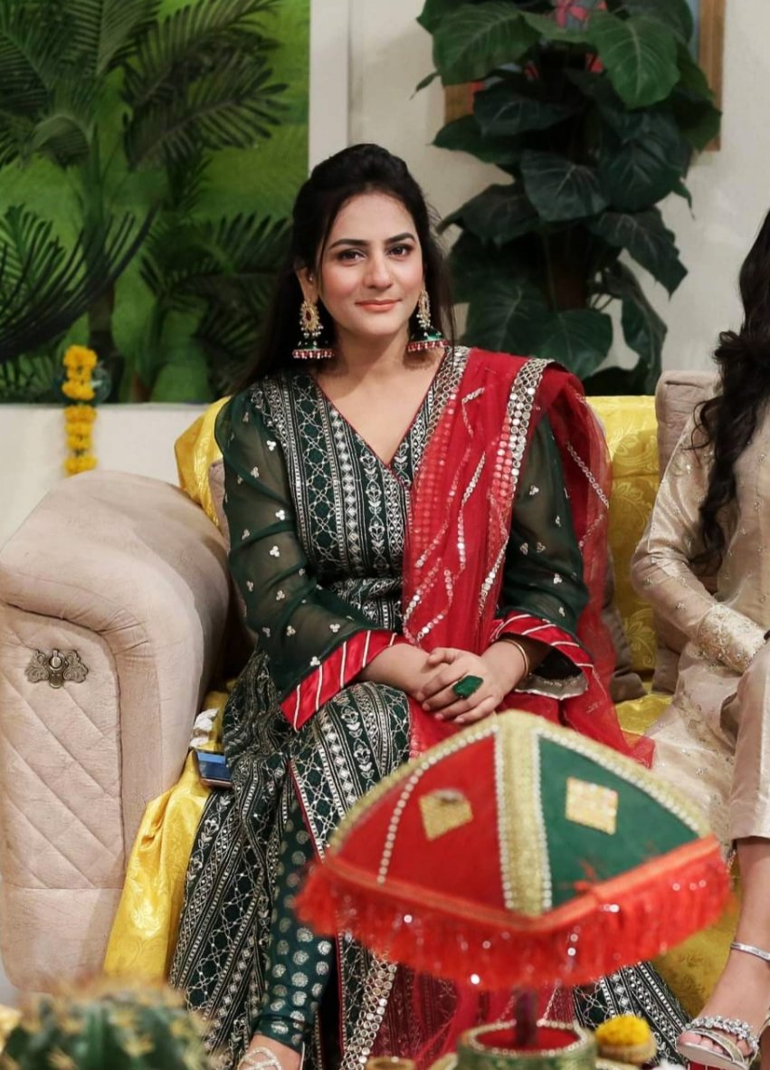 uffairaas's tweet photo. About 14th July,21
Clicks..📸 

Wardrobe : #guzailbyasmaimran
Jewellry.   : #Jawahiraat_by_uffaira 

#show_glimpse #clicks #host #guest #expert #style #uffaira #uffaira_anis_saad #host #pakistan_media #infotainment #pakistan_entertainment
#geo #geo_kahani https://t.co/LupmUEL2yP