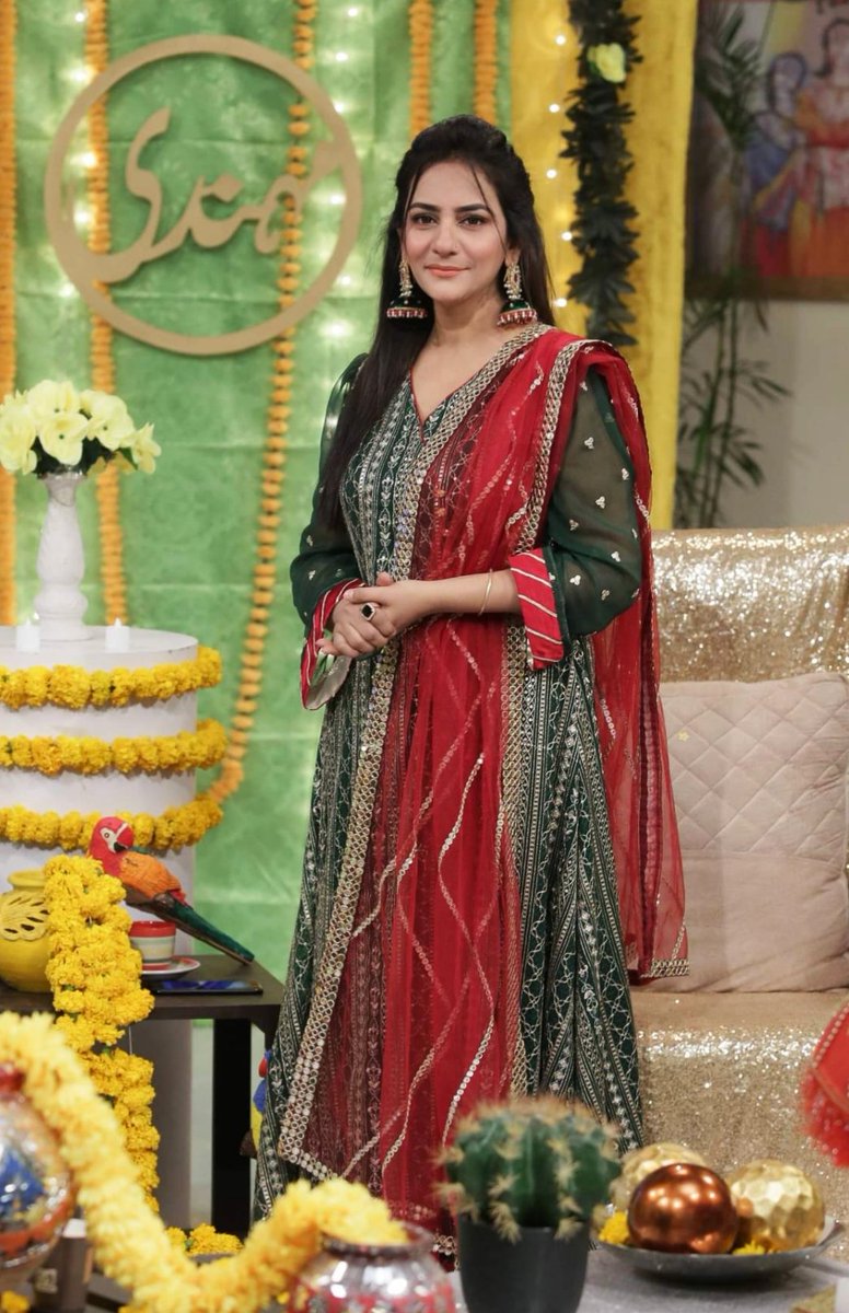 uffairaas's tweet photo. About 14th July,21
Clicks..📸 

Wardrobe : #guzailbyasmaimran
Jewellry.   : #Jawahiraat_by_uffaira 

#show_glimpse #clicks #host #guest #expert #style #uffaira #uffaira_anis_saad #host #pakistan_media #infotainment #pakistan_entertainment
#geo #geo_kahani https://t.co/LupmUEL2yP