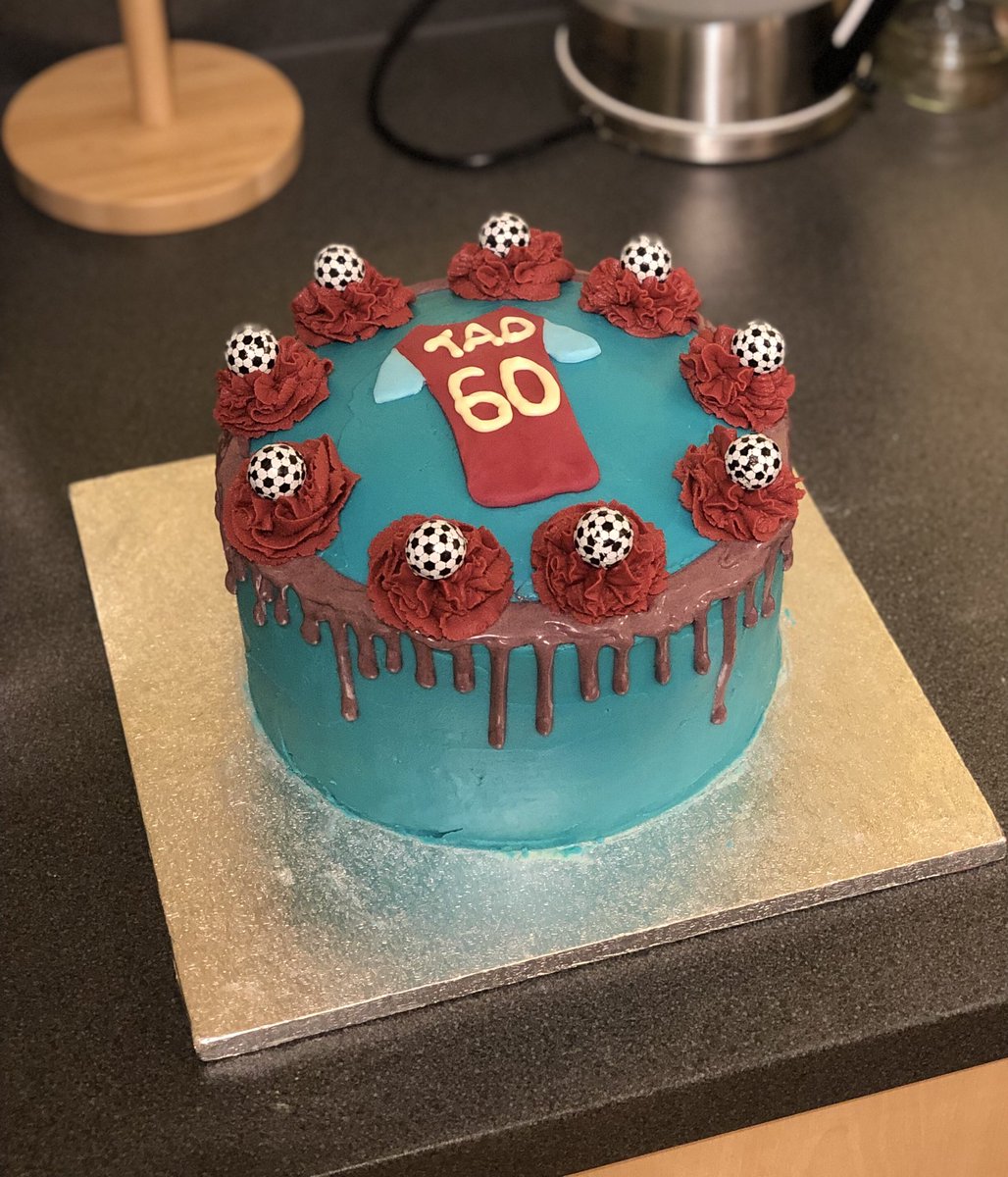 Rose_E_T's tweet photo. The ganache just would not dye the correct colours. But the best thing about my dad is: he just won’t care. #UTV 🦁💙💜 https://t.co/k0XmMzGtDN