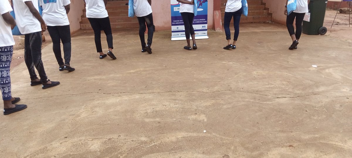 SenaBeolice's tweet photo. En marge du #mandeladay2021 les GNONNOU ASUKA de Adjohoun en sensibilisation ce jour avec les chaussures de la fondation @BatongaFdn https://t.co/Lfd63SLHcq
