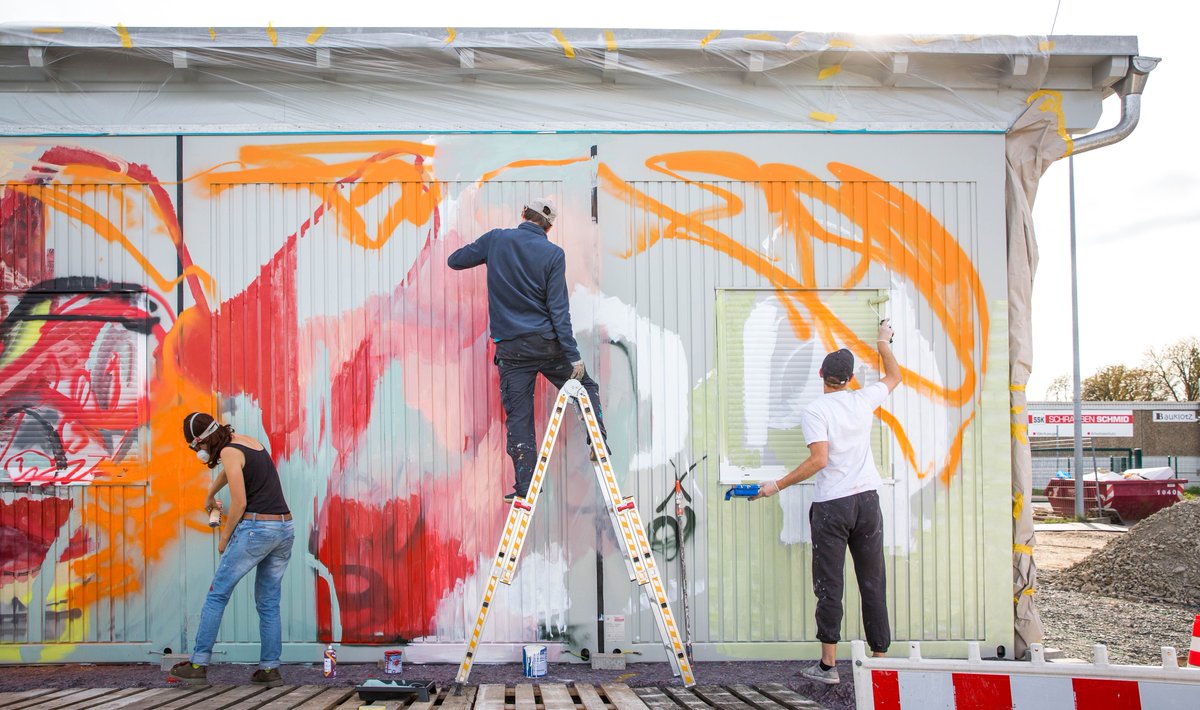 Heute &amp; morgen ab 14 Uhr beim #NBZKD auf dem #Altmarkt #Dresden: Aktuelle Kunst im Öffentlichen Raum - Gesprächsrunden, Live-Malen an legalen Wänden, Vorführungen - Kommt vorbei! deifunkwuk.org/2021/07/03/pro… #kultursommerdresden #kultursommer2021 #urbanartdresden #streetartdresden