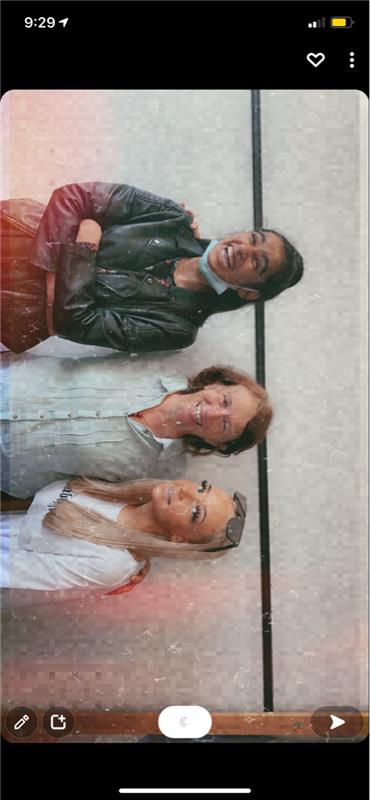 Au revoir Isabelle,  Katy, Heira et Tamzin.  Vous allez me manquer ❤ #amazingstudents 🇨🇵🇪🇺 @allsaintsccduk