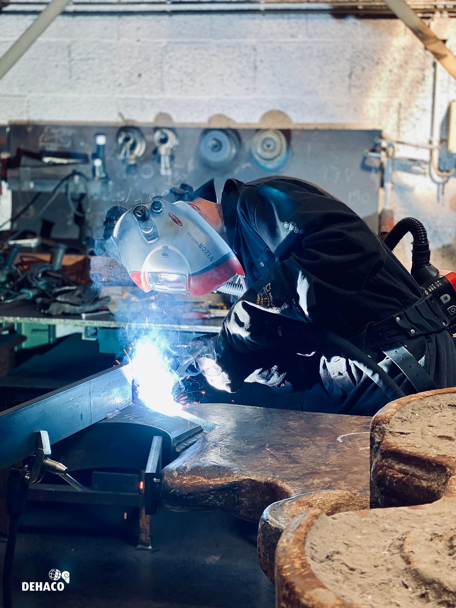 DehacoBV's tweet photo. Onze zeer ervaren allround lasser Leo is bezig met het opknappen van onze CR40 betonschaar uit de verhuur. 

Pssst...ben jij lasser en op zoek naar een nieuwe baan? Wij zoeken nog een Junior Lasser! Neem snel even een kijkje op https://t.co/0OY3AgYXlo voor de hele vacature 👀 https://t.co/W9BlntbdyT